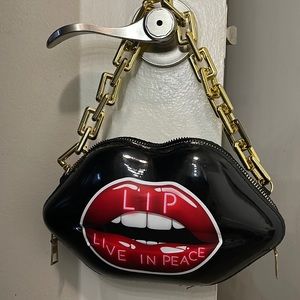 LIP Purse